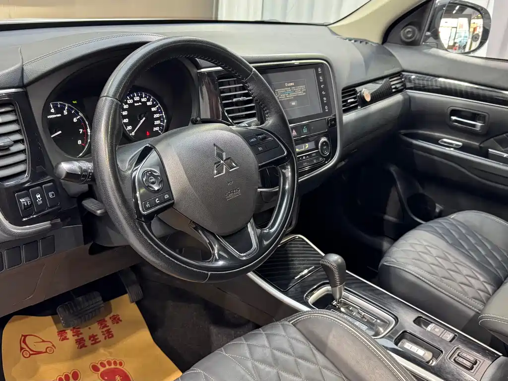 Mitsubishi Outlander 2022 — фото 11