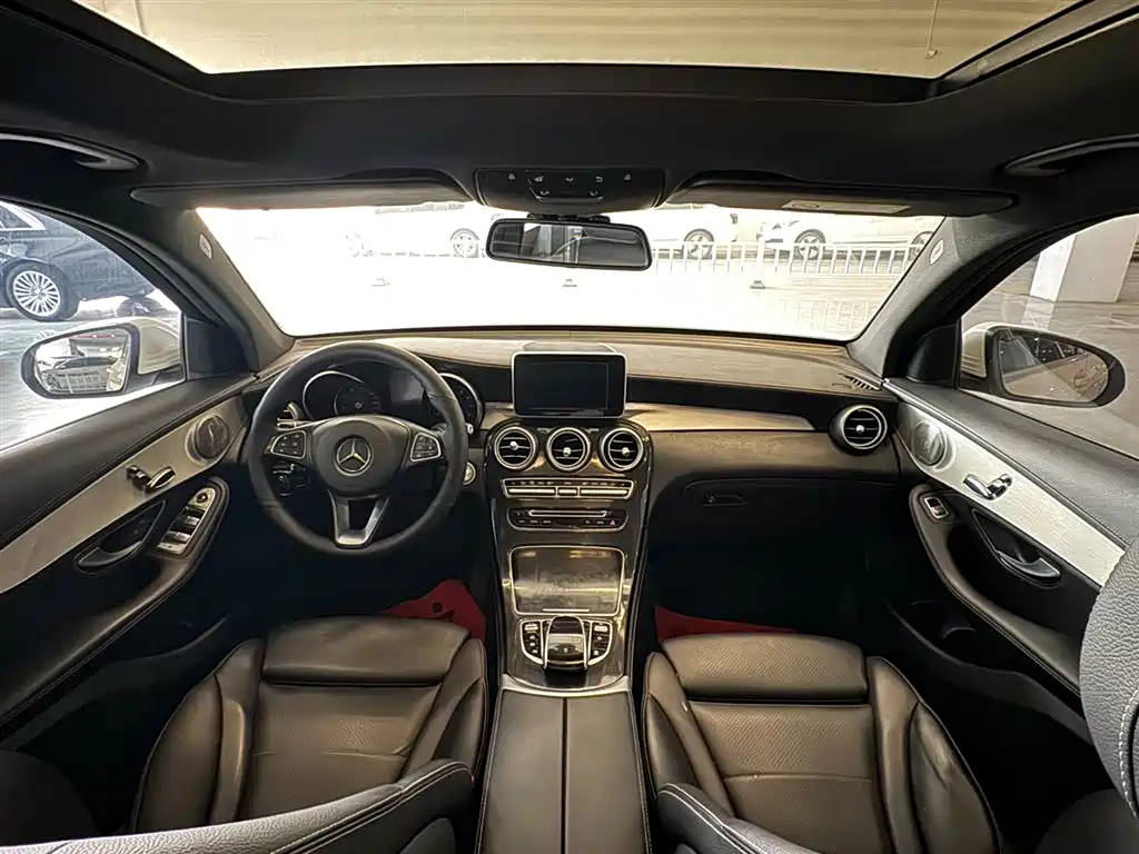 Mercedes-Benz GLC 2018 — фото 13