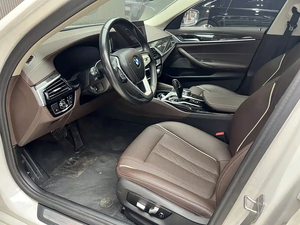BMW 5 Series 2022 — фото 16