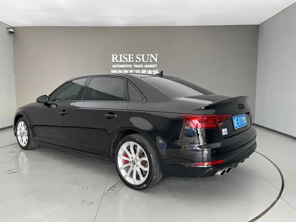 Audi A4L 2019