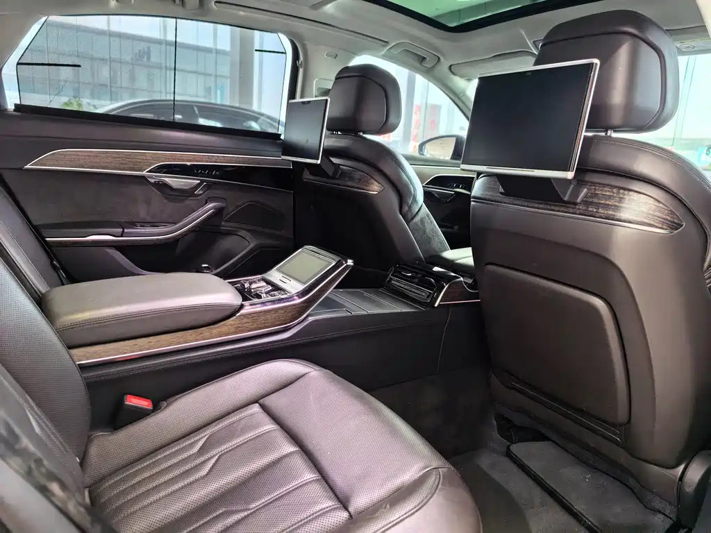 Audi A8 2019 — фото 9