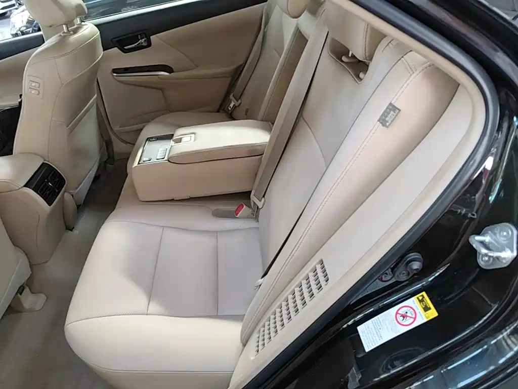 Toyota Camry 2015 — фото 24