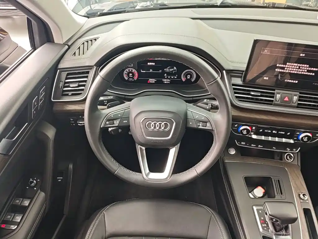 Audi Q5L 2023 — фото 11