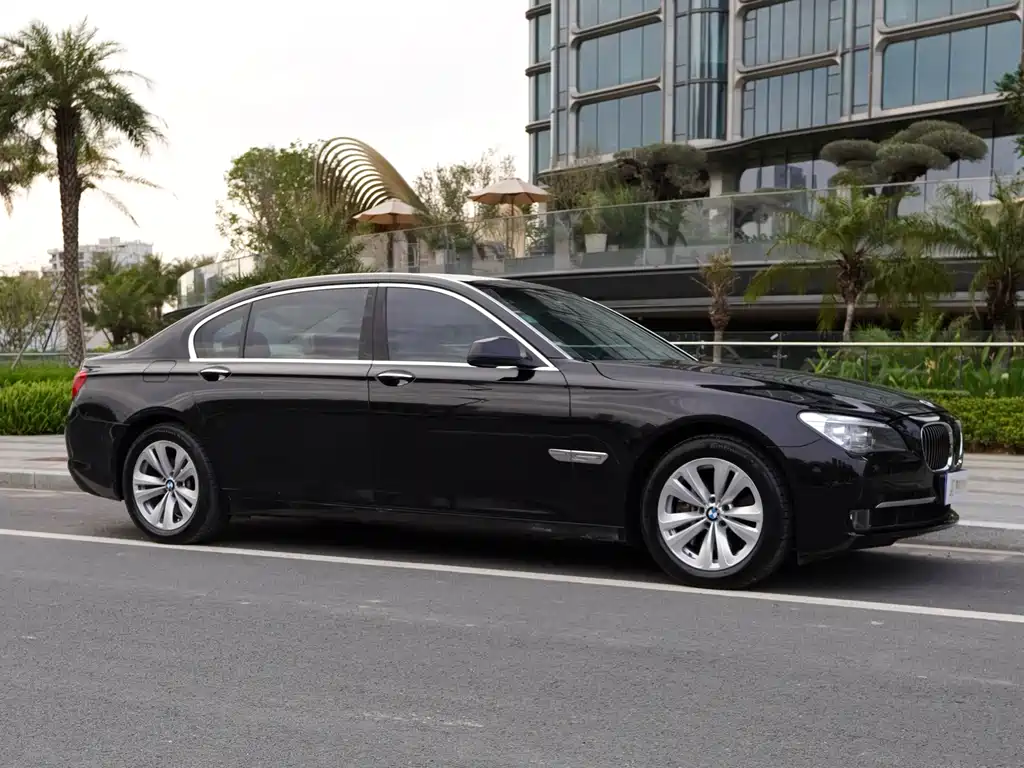 BMW 7 Series 2010 — фото 3