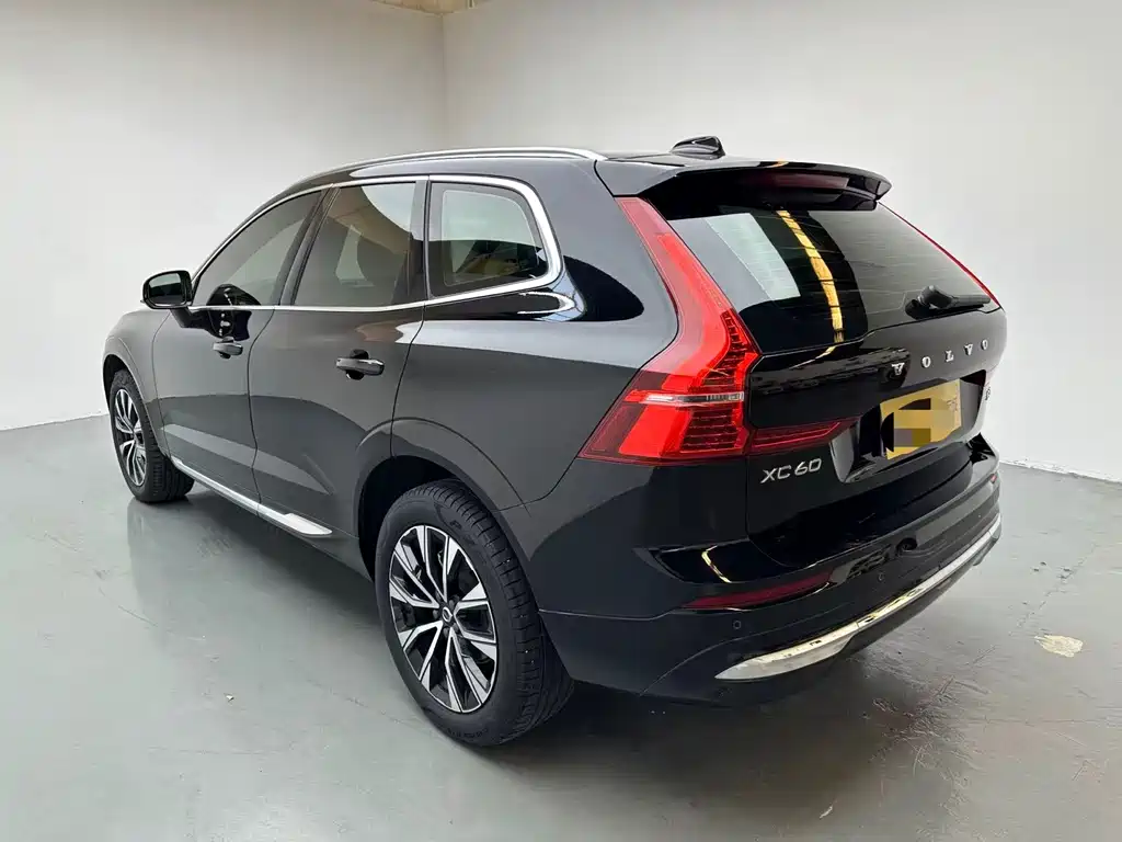 Volvo XC60 2023 — фото 7
