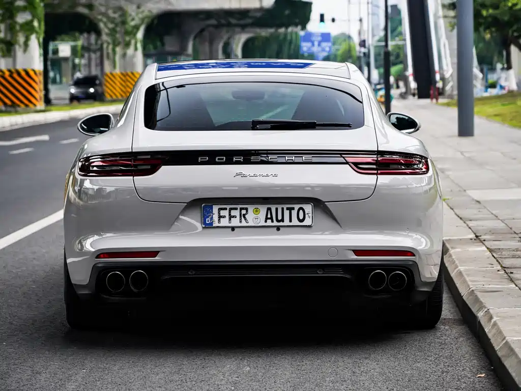 Porsche Panamera 2018 — фото 16