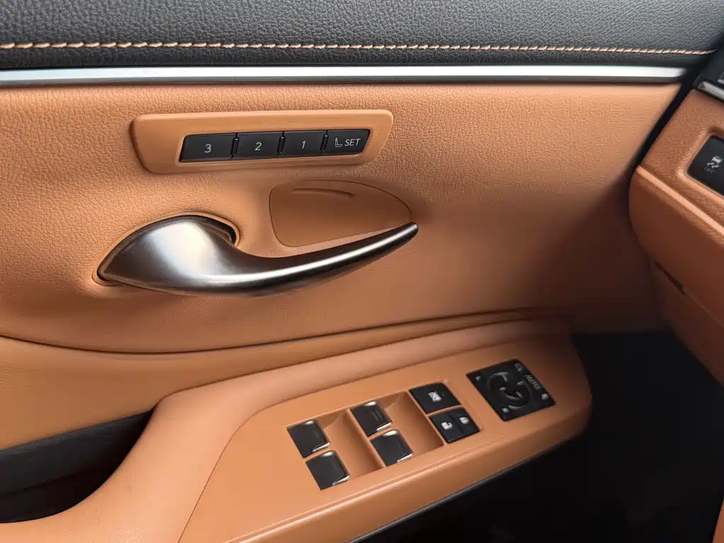 Lexus ES 2025 — фото 15