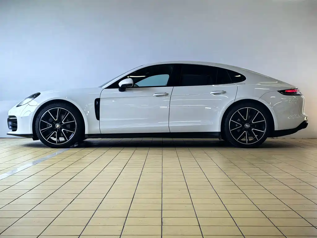 Porsche Panamera 2023