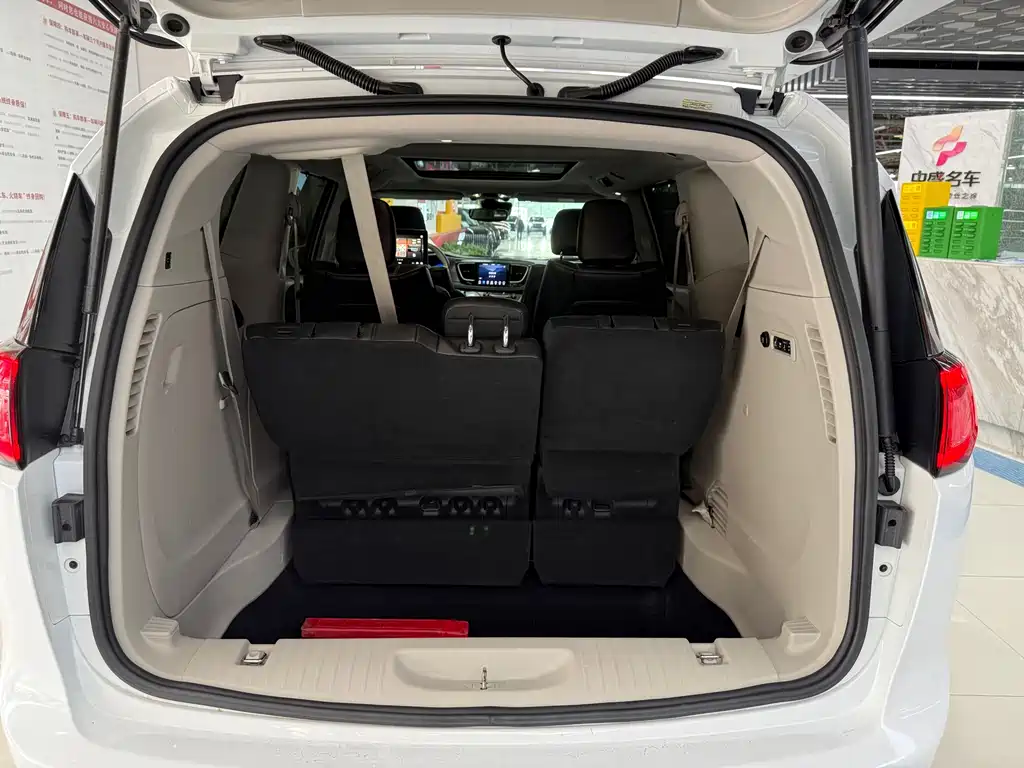Chrysler Grand Voyager 2019 — фото 13