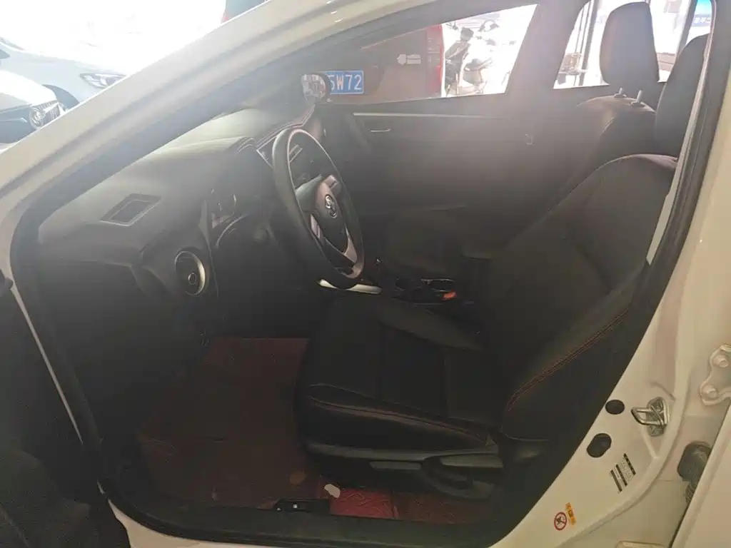 Toyota Corolla 2018 — фото 16