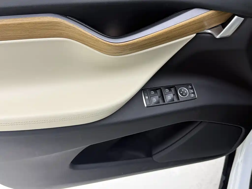Tesla Model X 2019 — фото 13