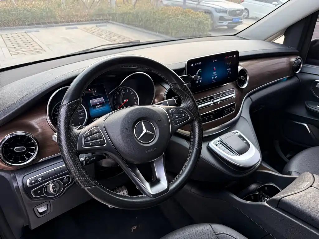Mercedes-Benz V-Class 2022 — фото 8