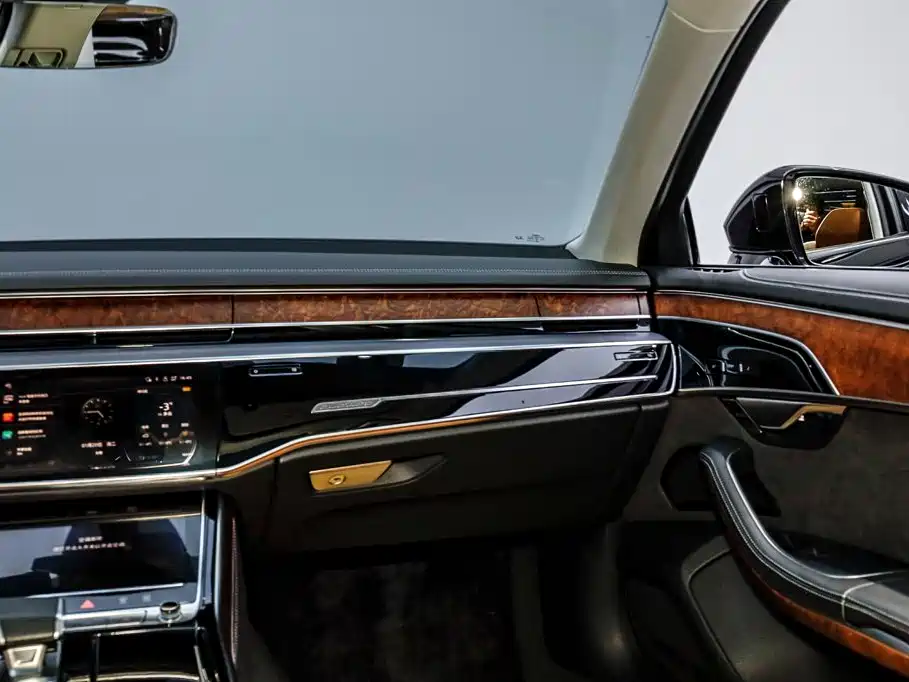 Audi A8 2022 — фото 23