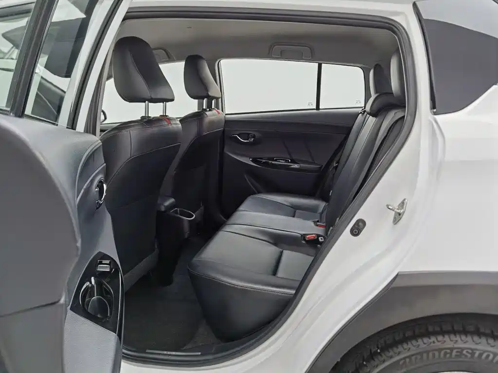 Toyota Yaris L 2020 — фото 15