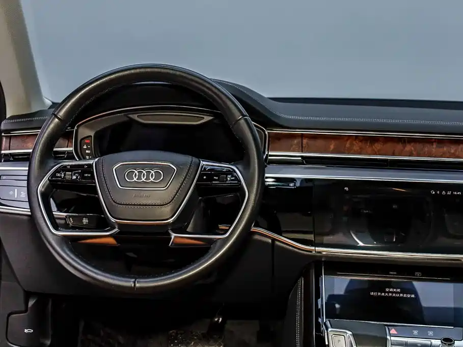 Audi A8 2022 — фото 22