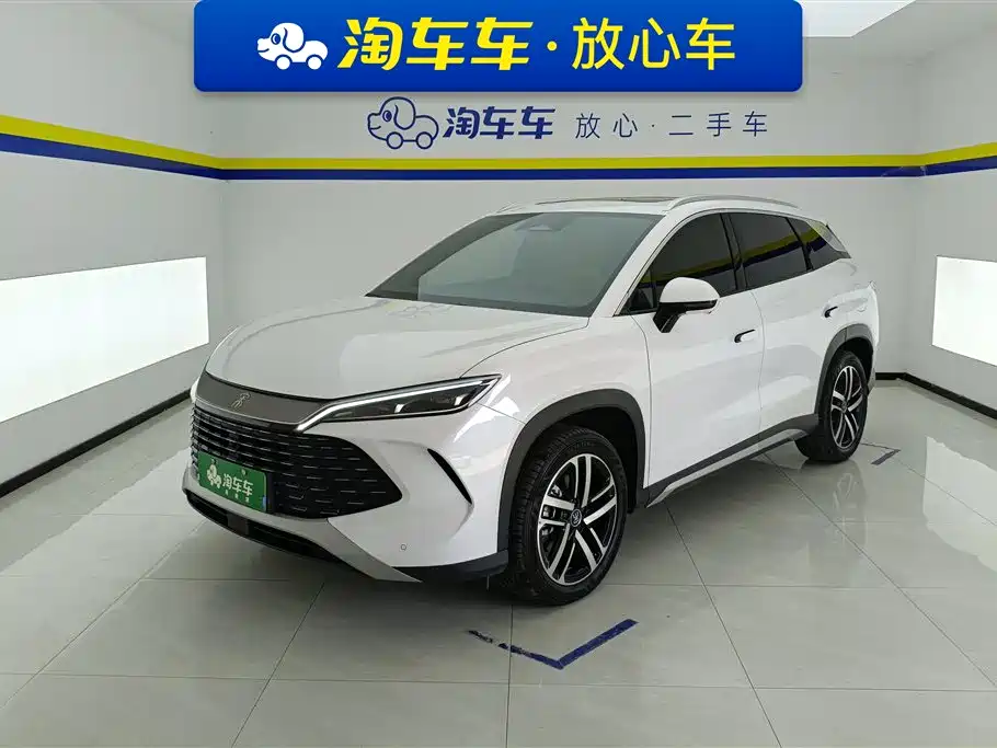 BYD L DM-i 2024 — фото 1