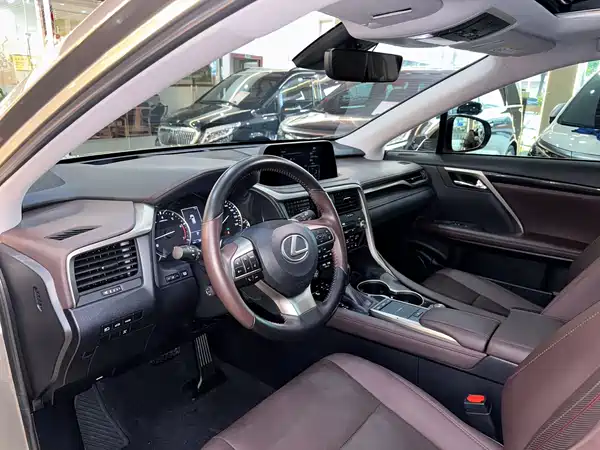 Lexus RX 2021