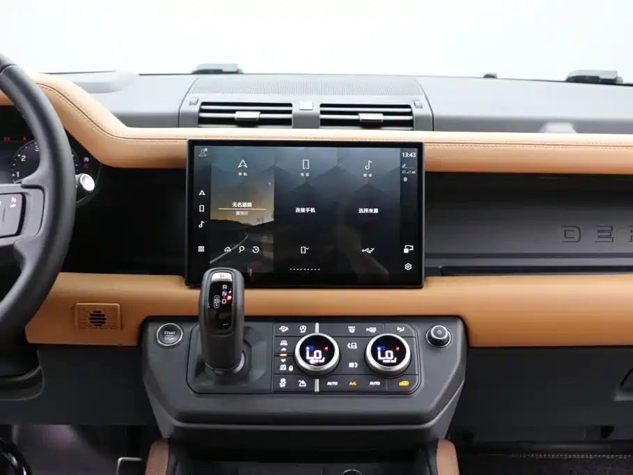 Land Rover Defender 2024 — фото 18