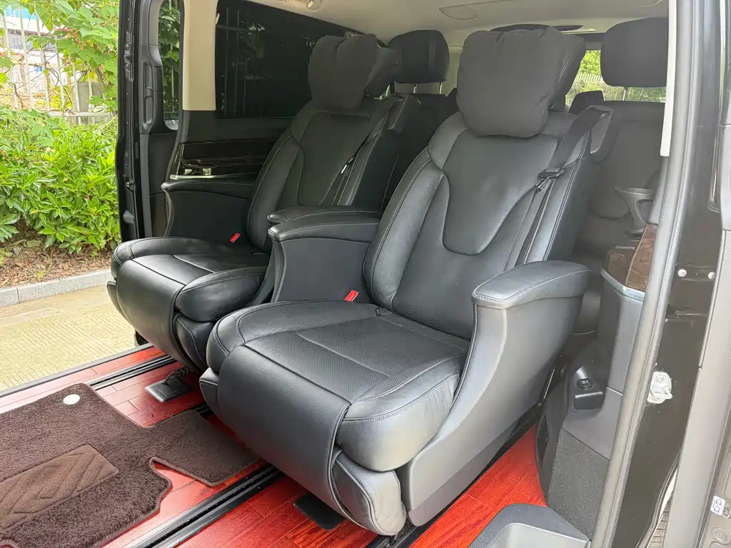 Mercedes-Benz V-Class 2017 — фото 13