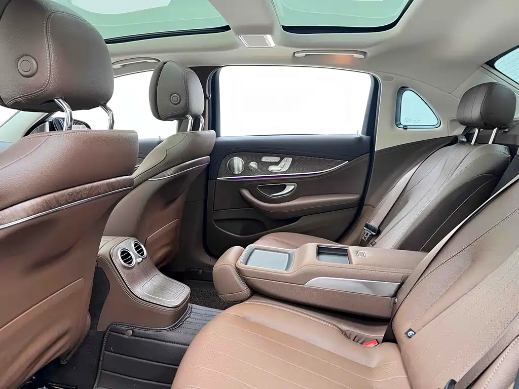 Mercedes-Benz E-Class 2023 — фото 18