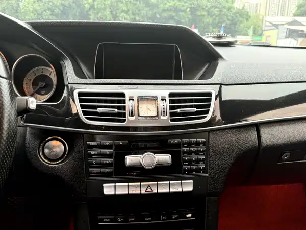 Mercedes-Benz E-Class 2015