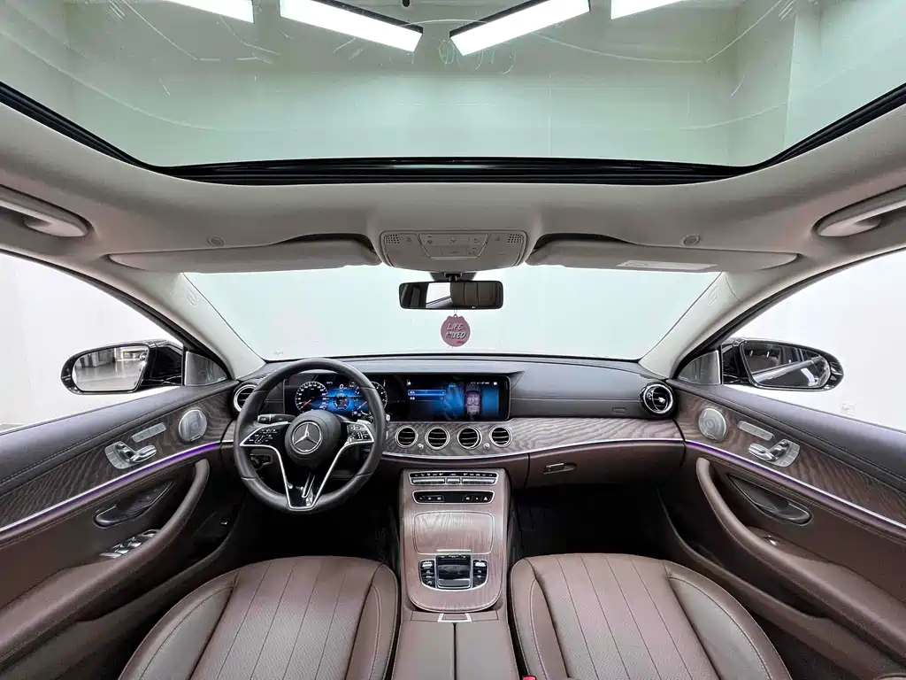 Mercedes-Benz E-Class 2023 — фото 19
