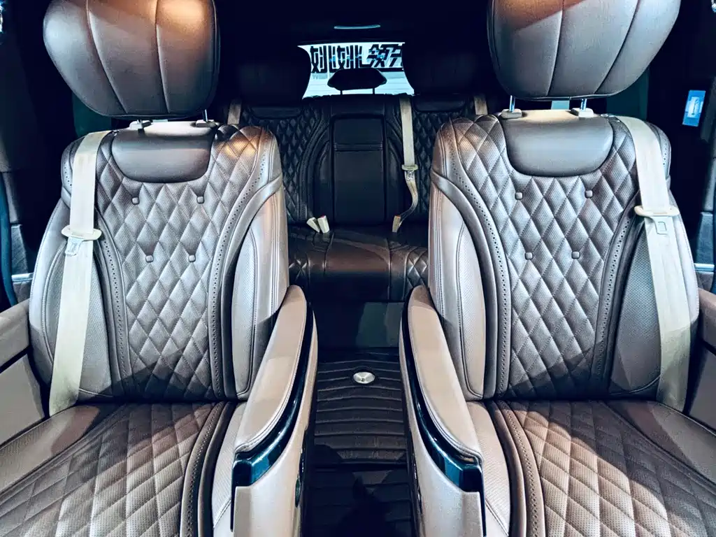 Mercedes-Benz V-Class 2021 — фото 10
