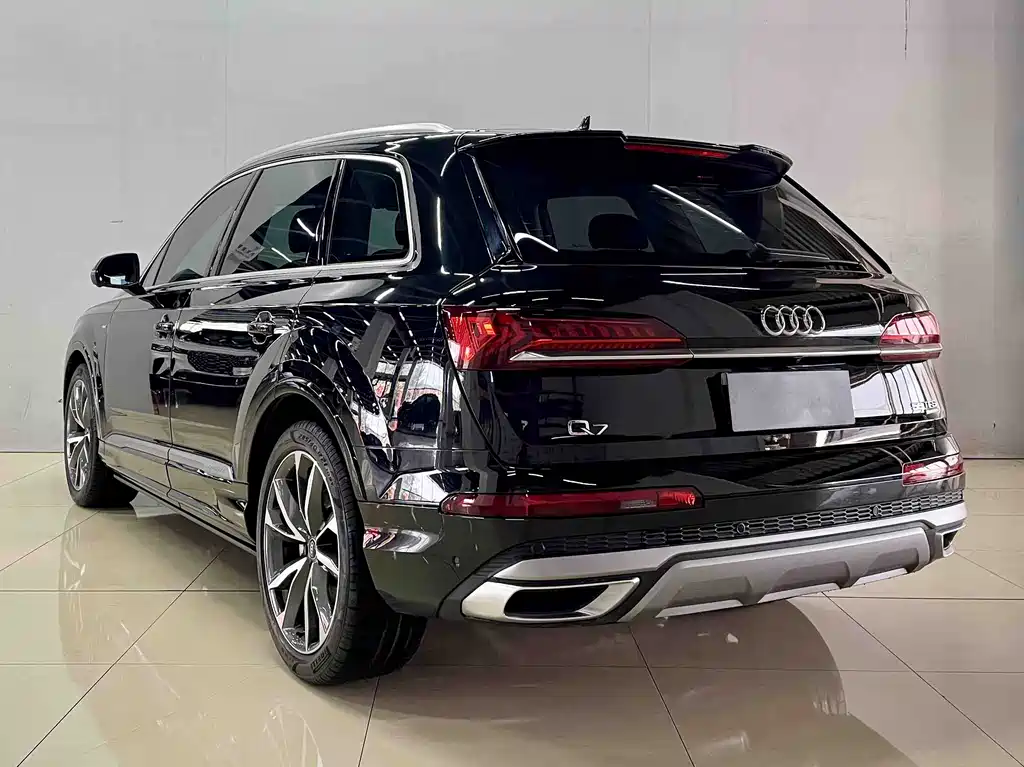 Audi Q7 2023 — фото 6