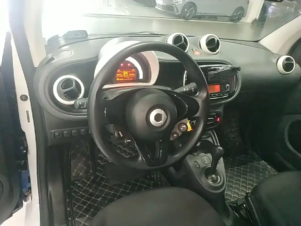 smart fortwo 2018 — фото 11