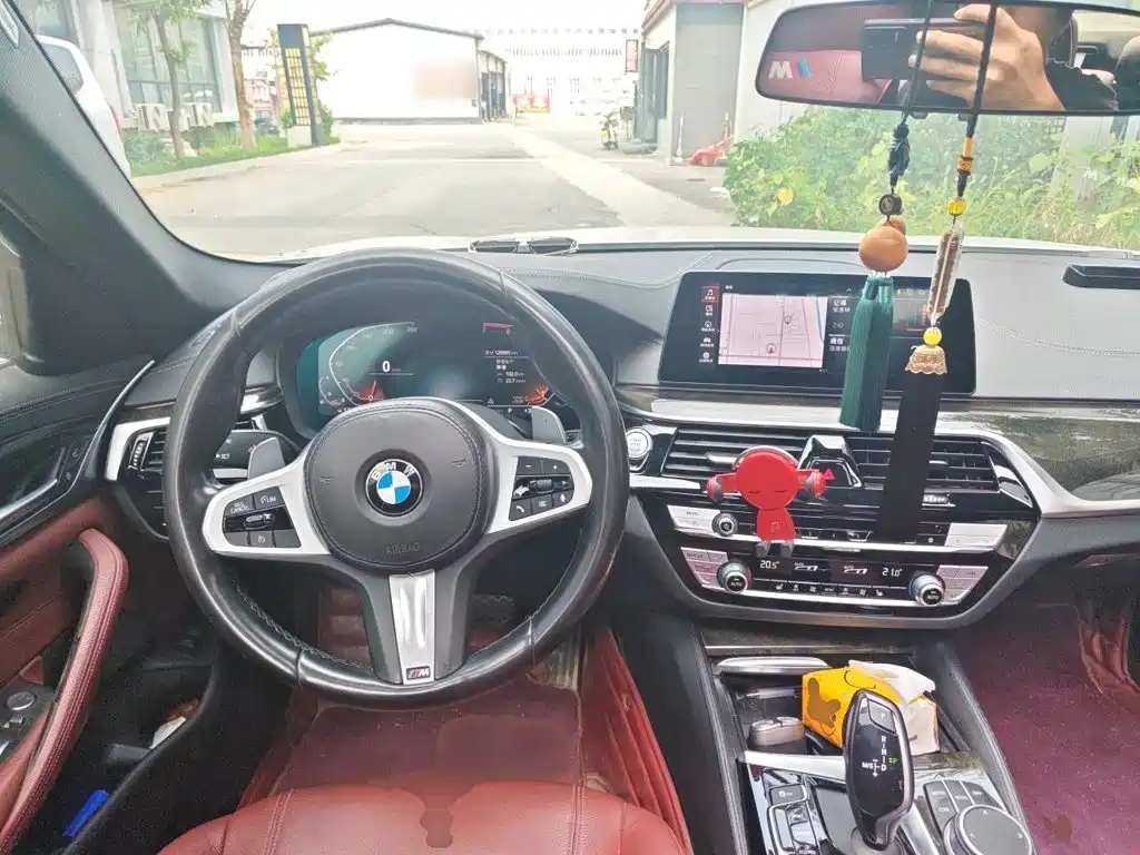 BMW 5 Series 2020 — фото 11