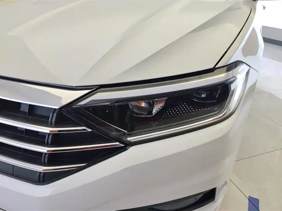 Volkswagen Sagitar 2020