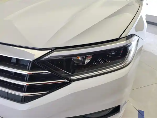 Volkswagen Sagitar 2020