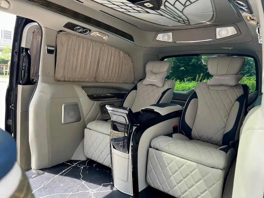Mercedes-Benz V-Class 2023 — фото 10