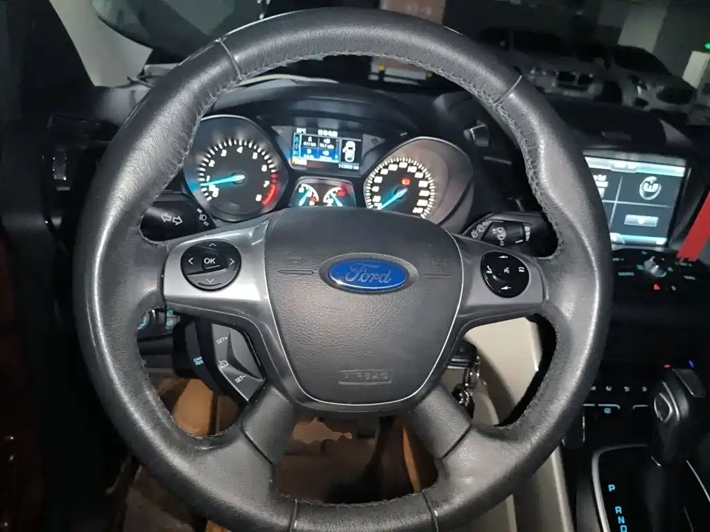 Ford Kuga 2014 — фото 11