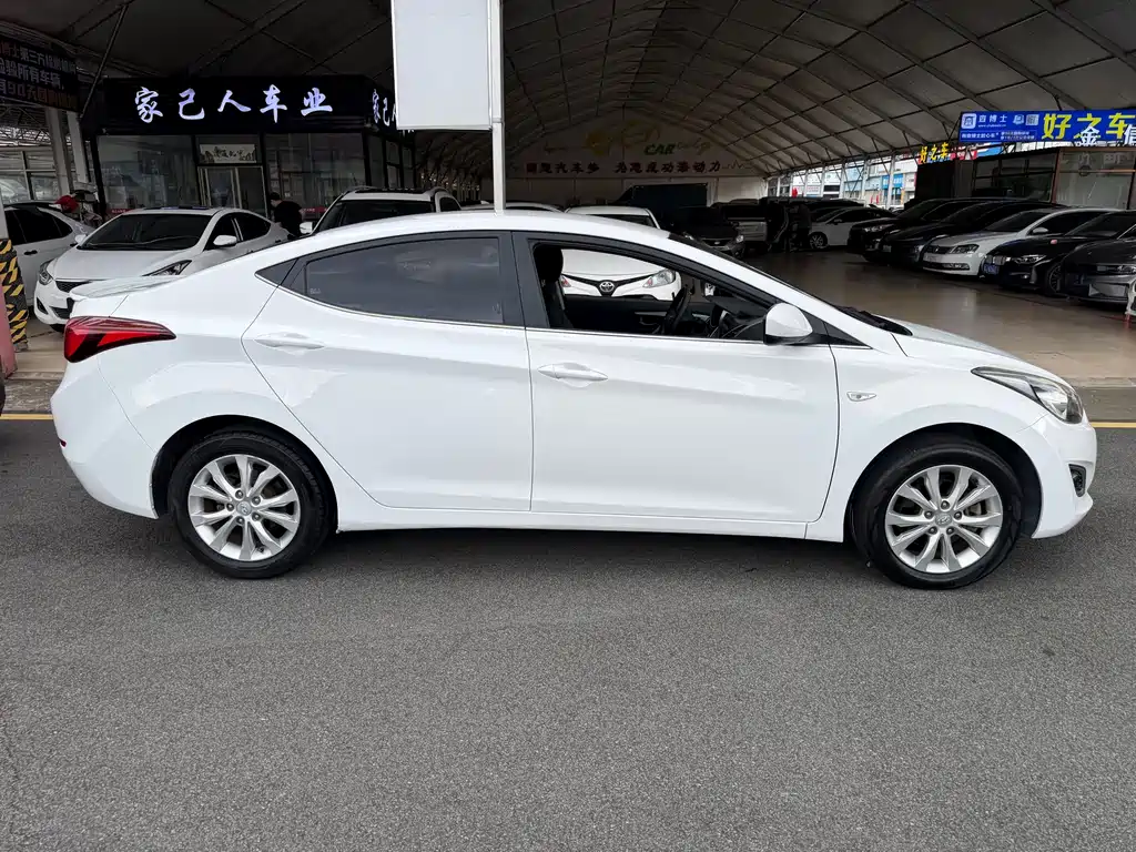 Hyundai Elantra Langdong 2017 — фото 12