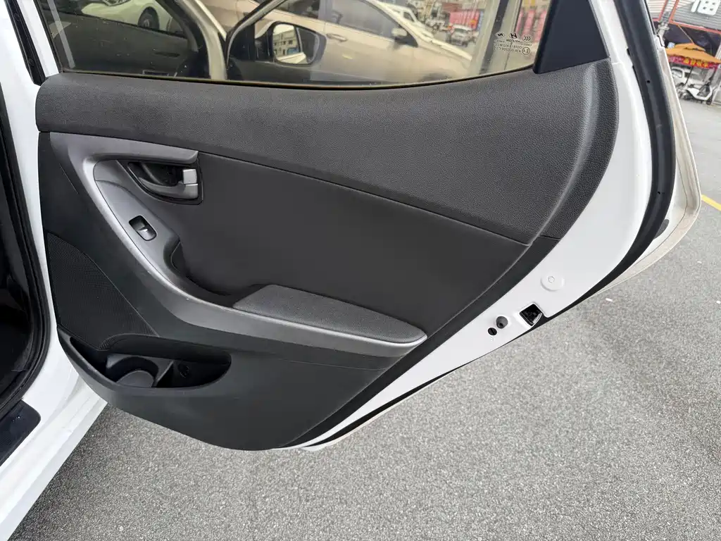 Hyundai Elantra Langdong 2017 — фото 17