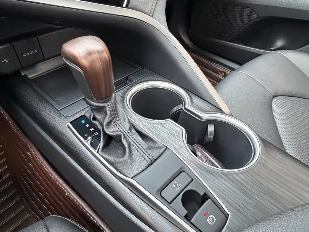 Toyota Camry 2022 — фото 19