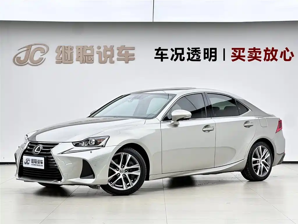 Lexus IS 2017 — фото 1
