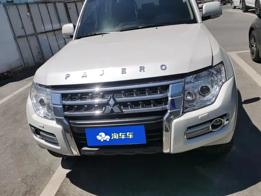 Mitsubishi Pajero 2018