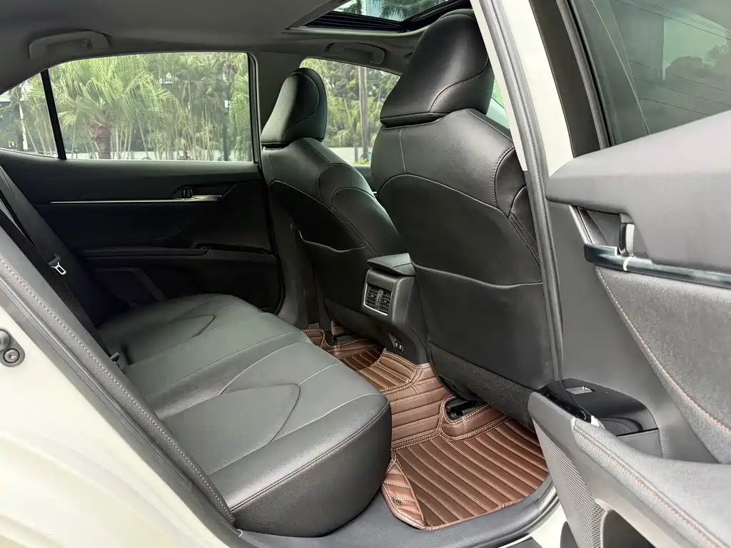 Toyota Camry 2022 — фото 11