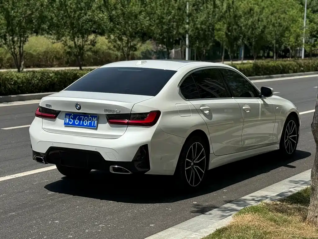 BMW 3 Series 2025 — фото 11