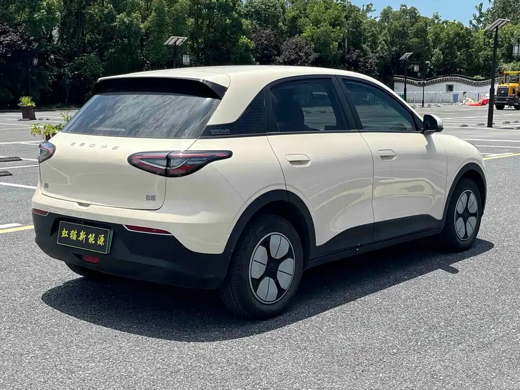 Geely Galaxy Starwish 2025 — фото 8