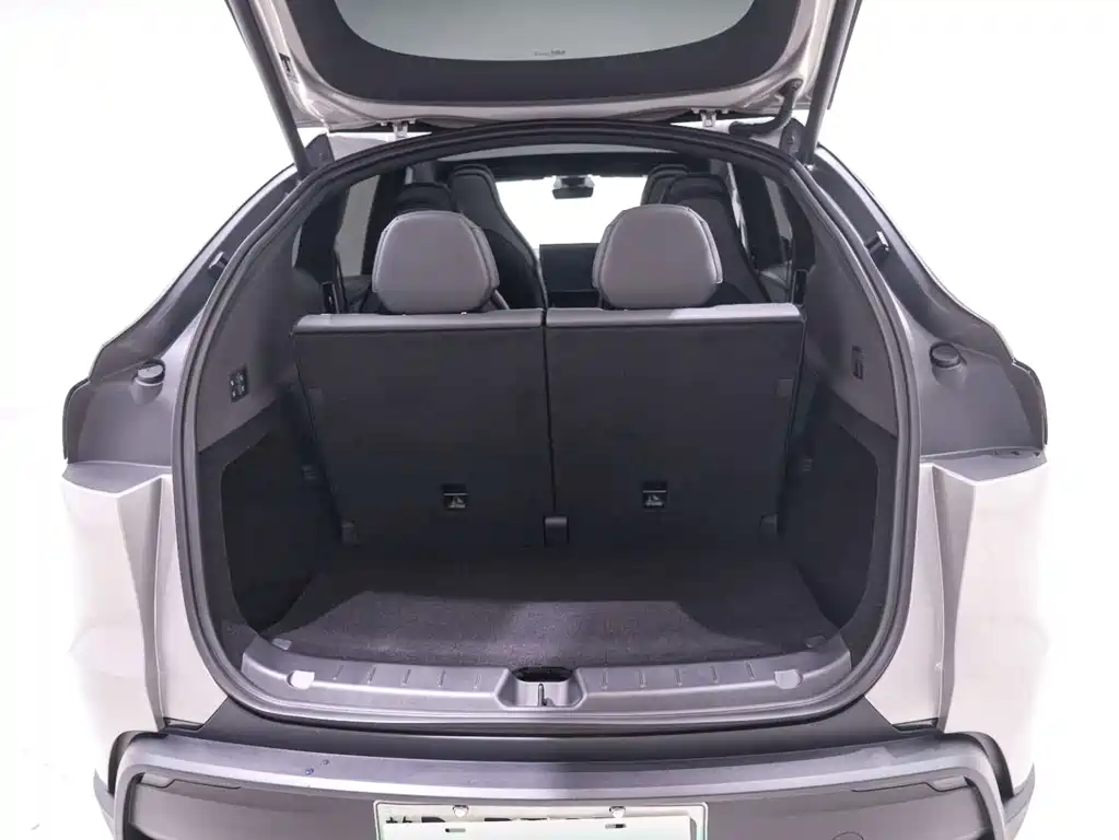 Tesla Model Y L 2026 — фото 20
