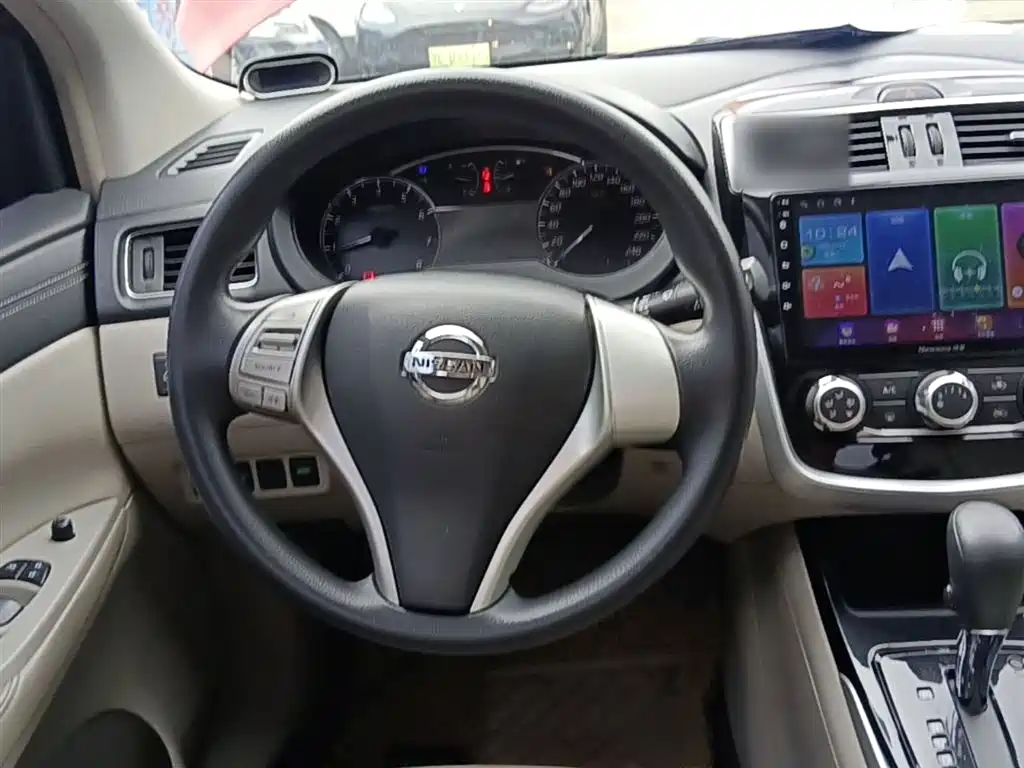Nissan Tiida 2016 — фото 11