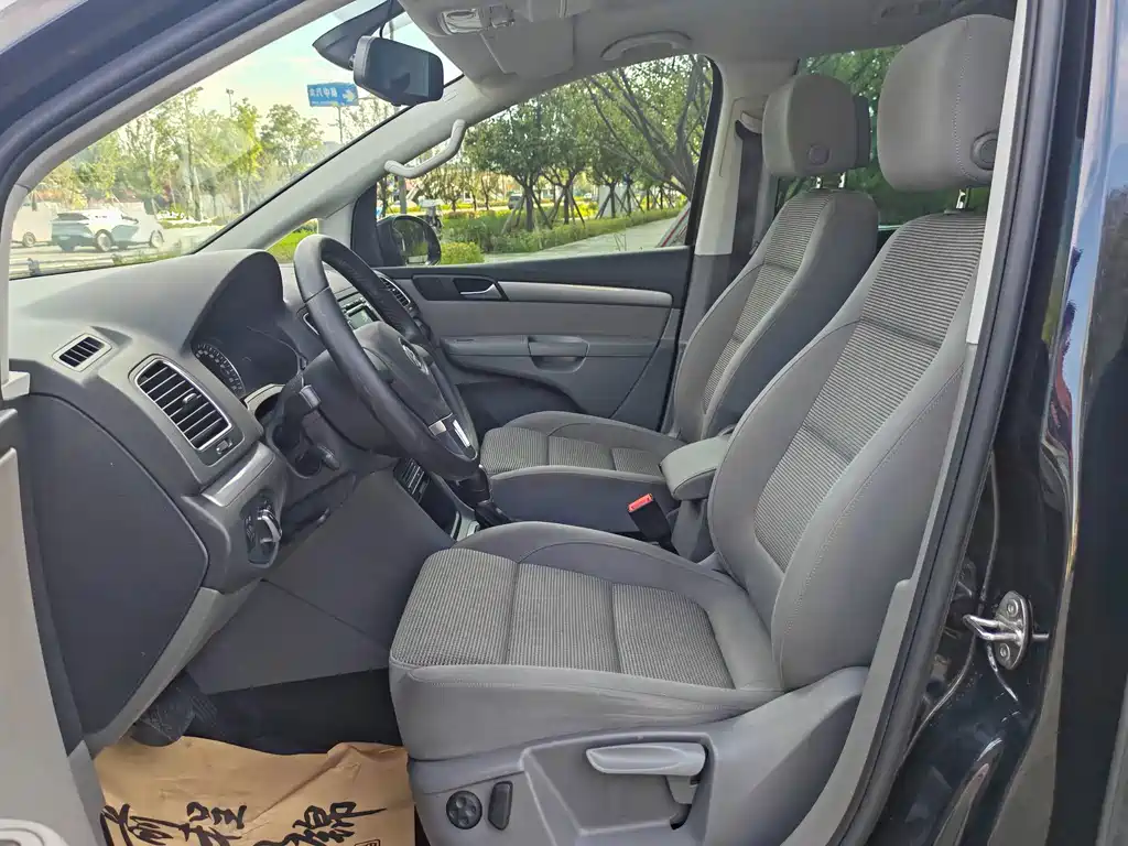 Volkswagen Sharan 2015 — фото 9