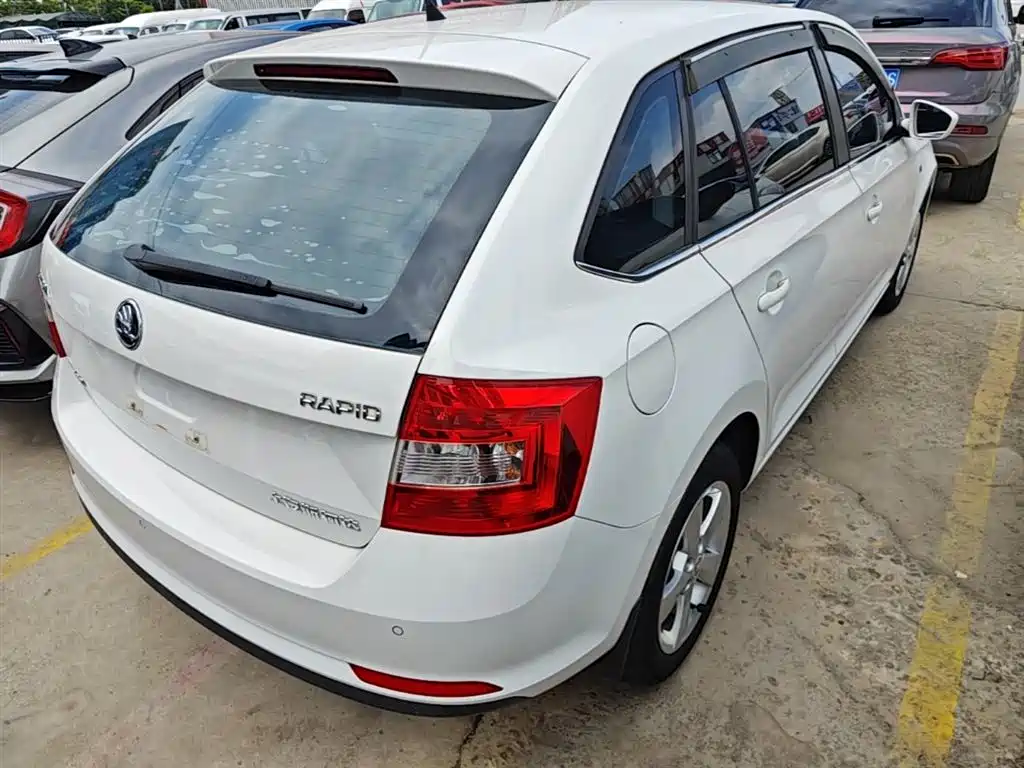 Skoda Rapid Spaceback 2016 — фото 7