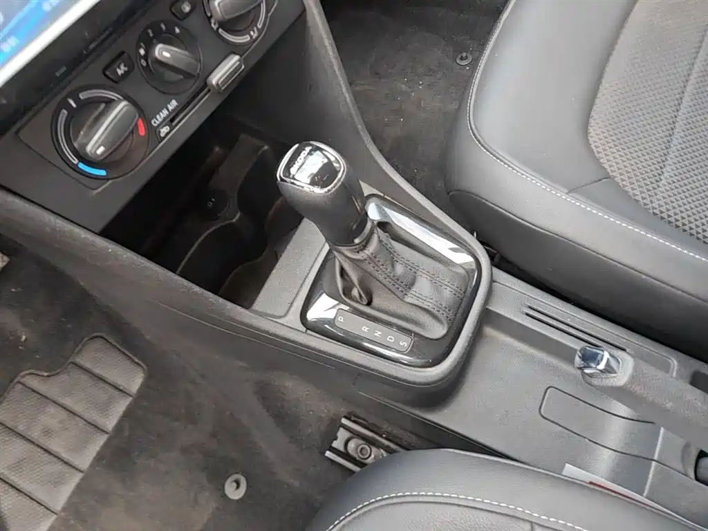 Skoda Rapid Spaceback 2016 — фото 14