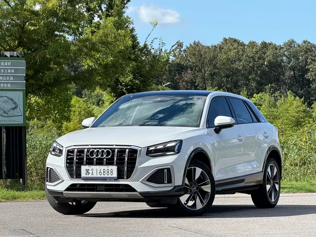 Audi Q2L 2022 — фото 1