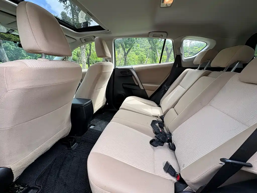 Toyota RAV4 2015 — фото 6