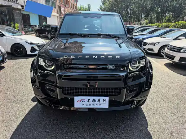 Land Rover Defender 2024